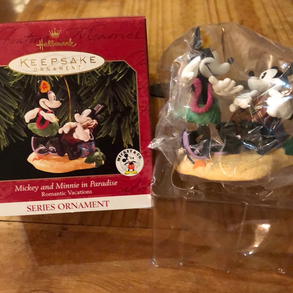 Hallmark Disney Mickey & Minnie in Paradise ornament 1999